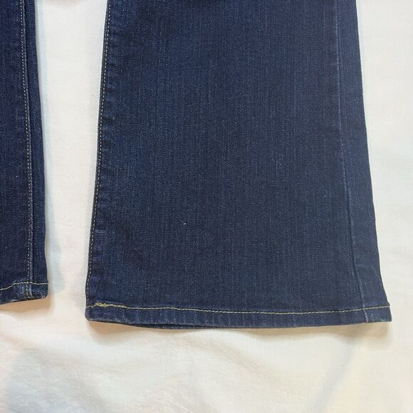 Levi's Women's Jeans 10 / 30 Slight Curve Classic Boot Cut Medium Wash Stretch - Picture 4 of 11